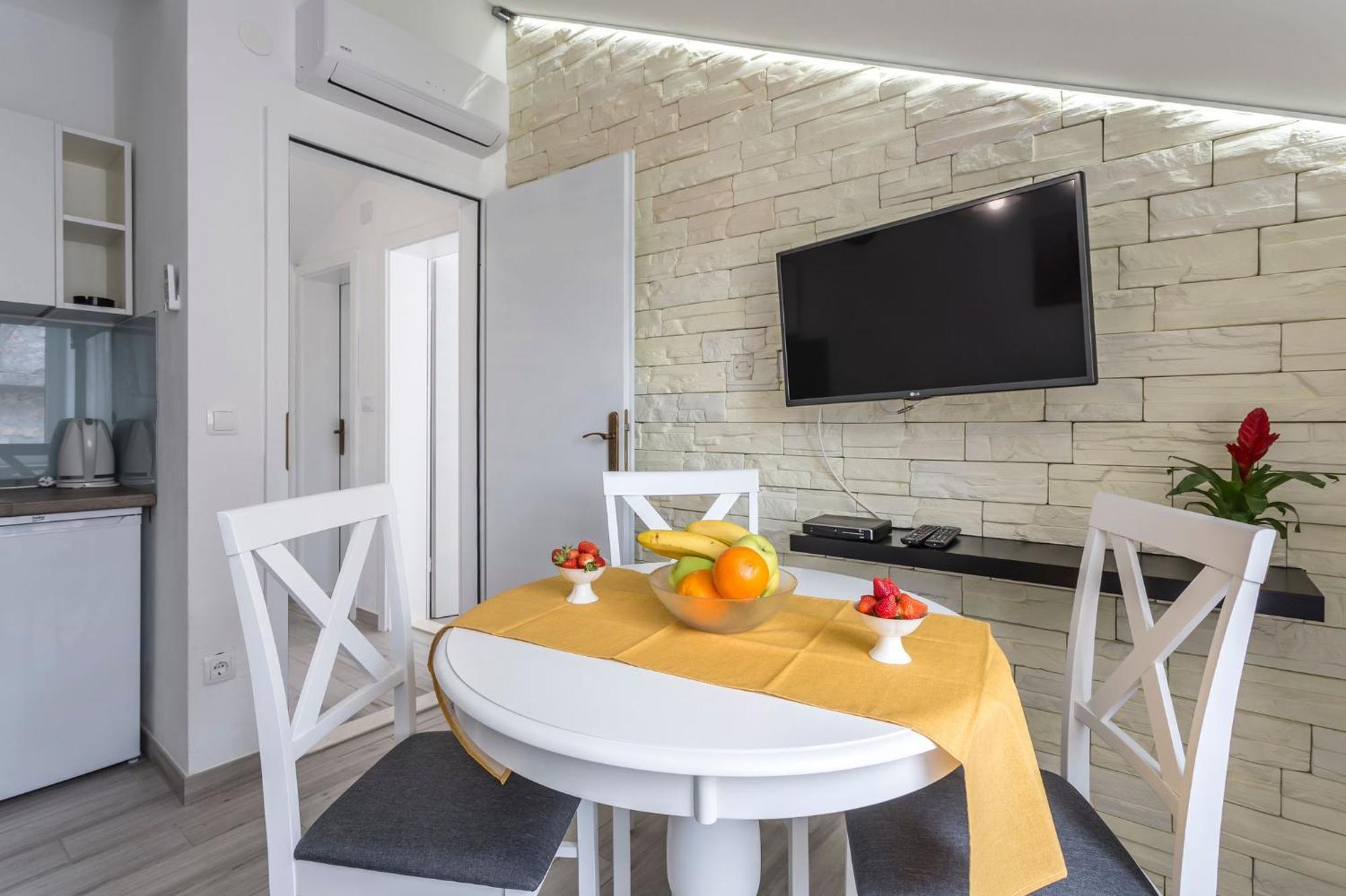 Riva Apartments Villa Thalia - Milna, Brac Milna  Eksteriør bilde